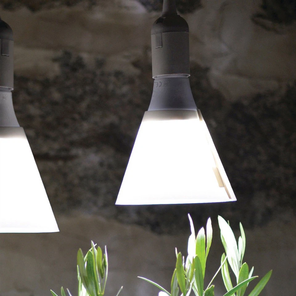 Grow Light Bulb 15W full-spectrum designed for seedling